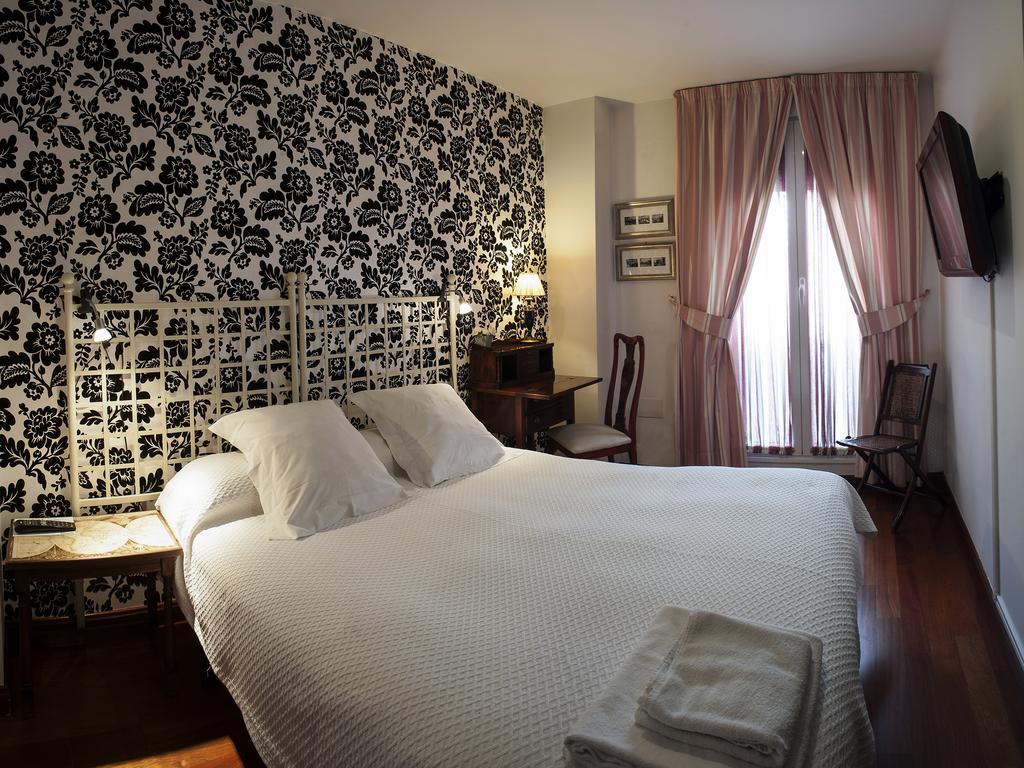Ch Hostal Victoria Cuenca  Luaran gambar