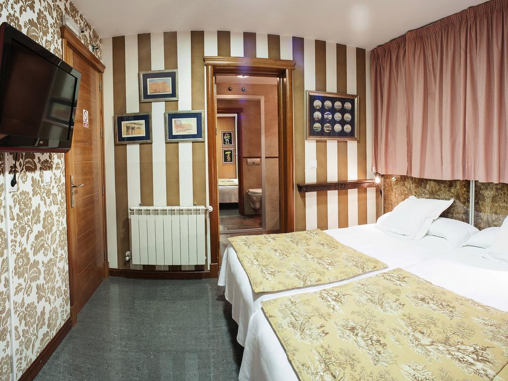 Ch Hostal Victoria Cuenca  Luaran gambar